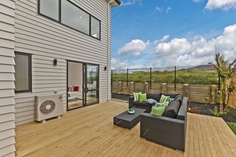 Photo of property in 18 Spyglass Street, Red Beach, 0932