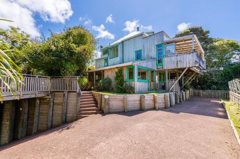 Photo of property in 11 Cascade Avenue, Waiatarua, Auckland, 0604