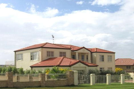 Photo of property in 16 Mansion Court, West Harbour, Auckland, 0618