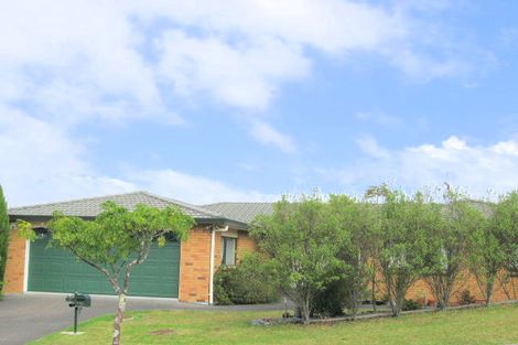 Photo of property in 4 Carrigans Close, Pinehill, Auckland, 0632