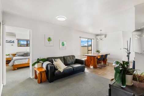 Photo of property in 123 Carlisle Road, Northcross, Auckland, 0632