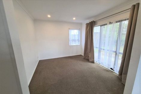 Photo of property in 28 Beauchamp Drive, Massey, Auckland, 0614