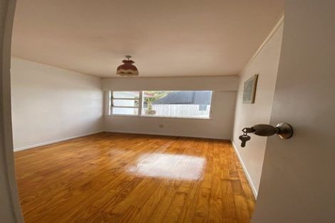 Photo of property in 840 East Coast Road, Oteha, Auckland, 0630