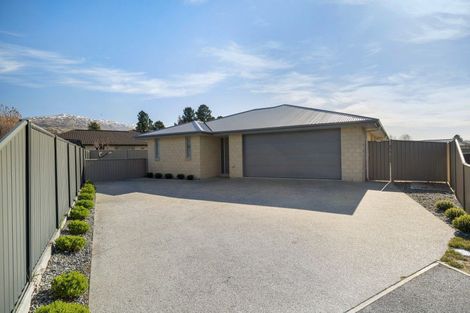 Photo of property in 12 Crabbe Place, Cromwell, 9310