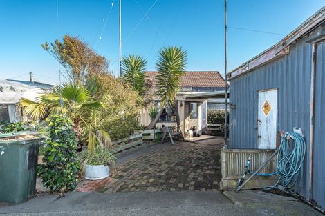 Photo of property in 2 Wharf Street, Castlecliff, Whanganui, 4501