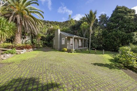 Photo of property in 79 Glenesk Road, Piha, New Lynn, 0772