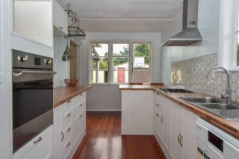 Photo of property in 2 Kent Street, Carterton, 5713