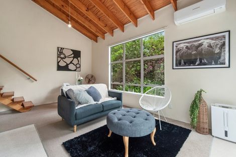 Photo of property in 4a Lavery Place, Sunnynook, Auckland, 0632