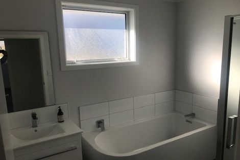 Photo of property in 21a Main Road, Titahi Bay, Porirua, 5022