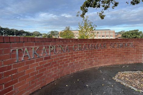 Photo of property in 17 Winscombe Street, Belmont, Auckland, 0622