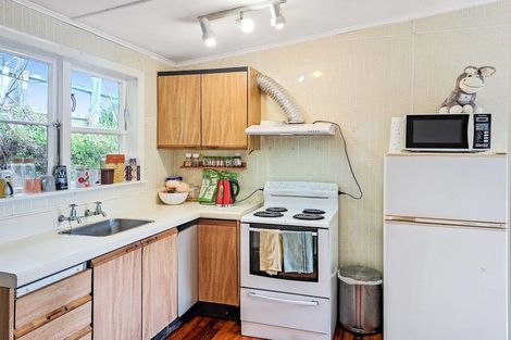 Photo of property in 42 Pokohiwi Road, Normandale, Lower Hutt, 5010