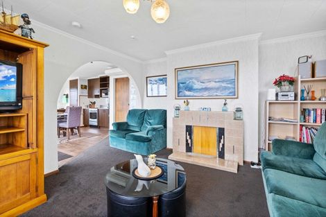 Photo of property in 90 Marine Parade, Bluff, 9814