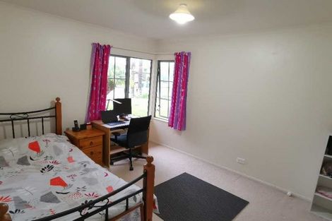 Photo of property in 17 Hillwell Drive, Henderson, Auckland, 0612