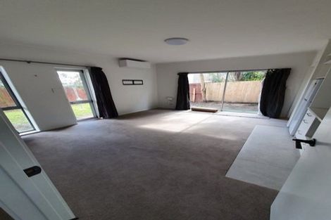 Photo of property in 2/104 East Coast Road, Forrest Hill, Auckland, 0620