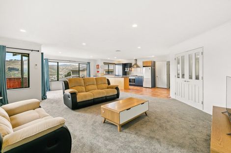 Photo of property in 5a Bishops Glen, Tawa, Wellington, 5028