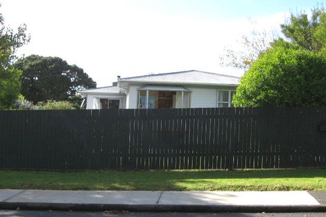 Photo of property in 5 Bayside Avenue, Te Atatu Peninsula, Auckland, 0610