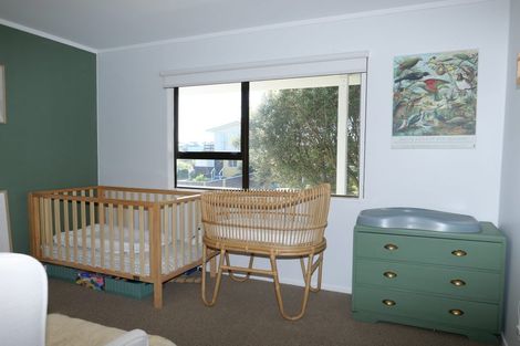 Photo of property in 27 Titoki Road, Waikanae Beach, Waikanae, 5036