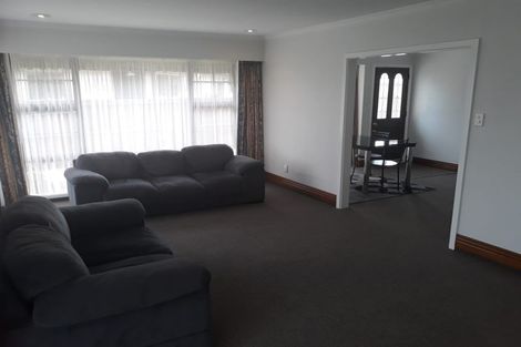 Photo of property in 33 Farquhars Road, Redwood, Christchurch, 8051