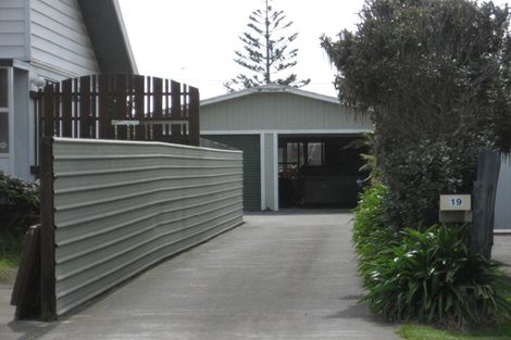 Photo of property in 19 Tongariro Street, Castlecliff, Whanganui, 4501