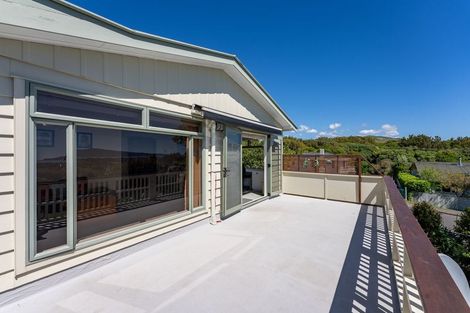 Photo of property in 2 Tui Crescent, Waikanae, 5036
