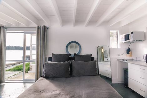 Photo of property in 18c Trevor Terrace, Paremata, Porirua, 5024