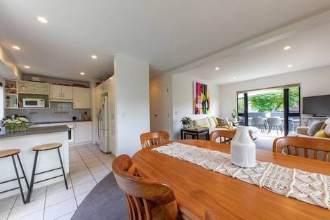 Photo of property in 27 De Val Drive, Titirangi, Auckland, 0604