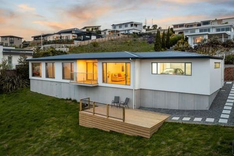 Photo of property in 5 Stoneyridge Close, Mount Pleasant, Christchurch, 8081