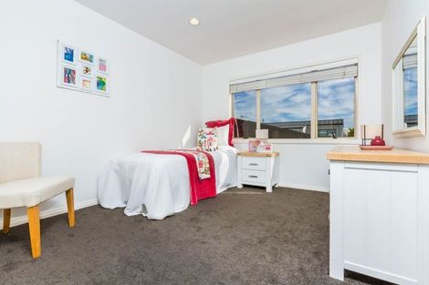 Photo of property in 1/25 Churchill Road, Murrays Bay, Auckland, 0630