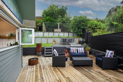 Photo of property in 14 Kingswood Road, Brookfield, Tauranga, 3110