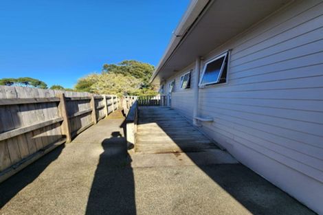 Photo of property in 40 Farquhar Road, Glendene, Auckland, 0602