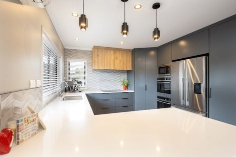 Photo of property in 24 Ainslee Street, Highlands Park, New Plymouth, 4312