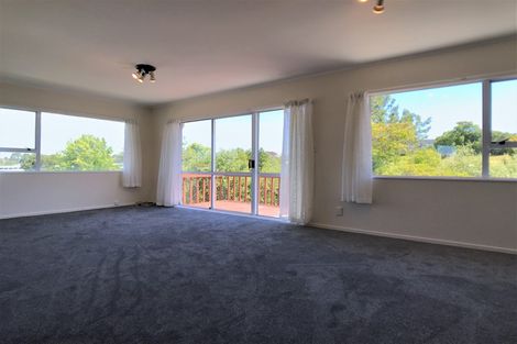 Photo of property in 1/8 Strabo Place, Windsor Park, Auckland, 0632