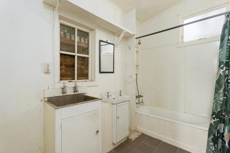 Photo of property in 190 Newlands Road, Newlands, Wellington, 6037