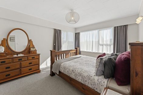 Photo of property in 37 Holland Street, Wainuiomata, Lower Hutt, 5014