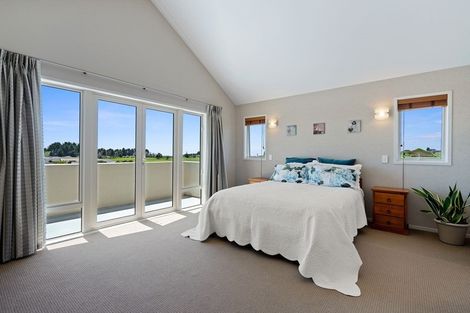 Photo of property in 10 Sampson Avenue, Waiwhakaiho, New Plymouth, 4312