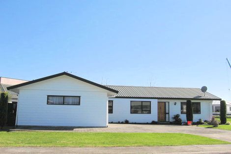 Photo of property in 19 Cholmondeley Crescent, Whitianga, 3510