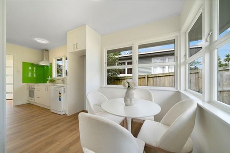 Photo of property in 6 Cajero Place, Green Bay, Auckland, 0604