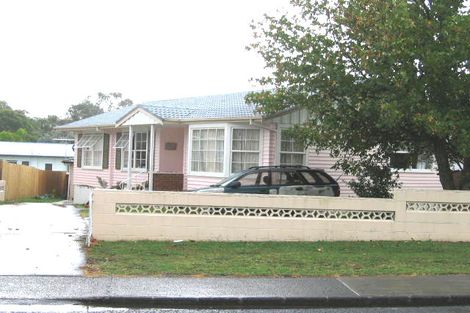 Photo of property in 93 Farquhar Road, Glendene, Auckland, 0602