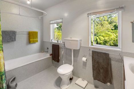 Photo of property in 28 Carrington Street, New Plymouth, 4310