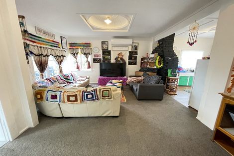 Photo of property in 11 Clayburn Road, Glen Eden, Auckland, 0602