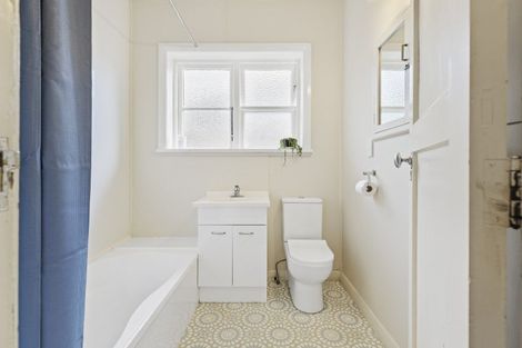 Photo of property in 54 Savage Crescent, West End, Palmerston North, 4412