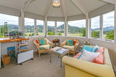 Photo of property in Cotswold Cottage B & B, 46 Maramarahi Road, Thames, 3578