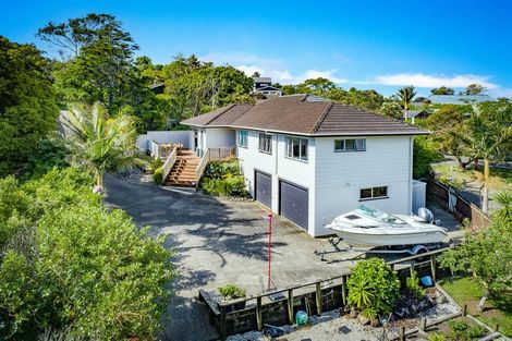 Photo of property in 32 John Downs Drive, Browns Bay, Auckland, 0630