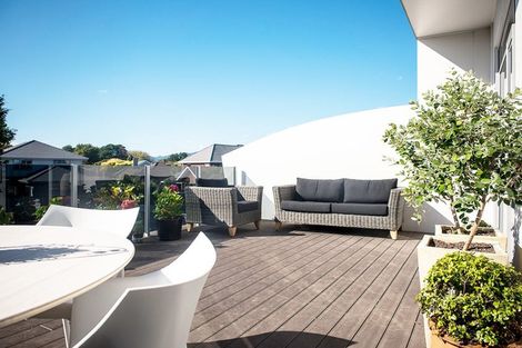 Photo of property in 29e Wai-iti Crescent, Woburn, Lower Hutt, 5010