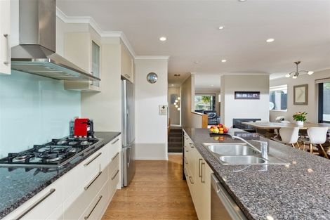 Photo of property in 21a Cliff Road, Torbay, Auckland, 0630