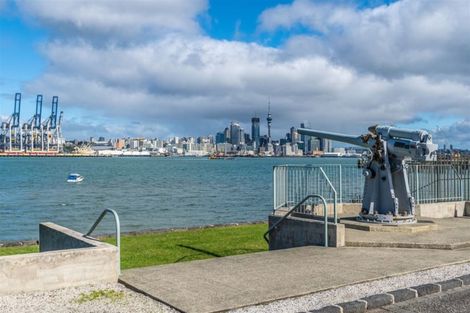 Photo of property in 1/2a Spring Street, Devonport, Auckland, 0624