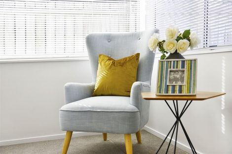 Photo of property in 25 Heversham Place, Glendene, Auckland, 0602