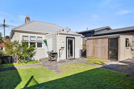 Photo of property in 94 Young Street, New Plymouth, 4310