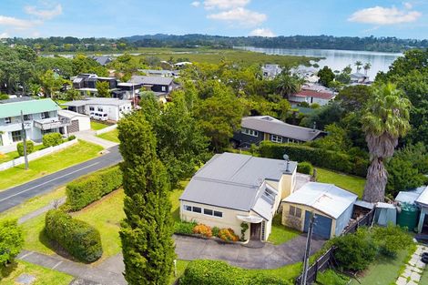 Photo of property in 28 Ferry Parade, Herald Island, Auckland, 0618