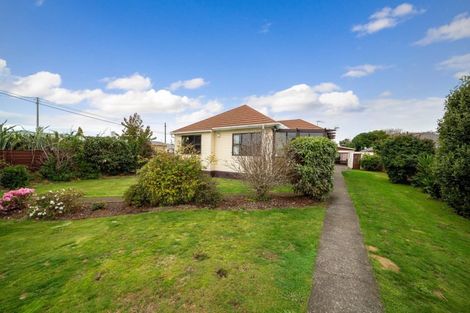 Photo of property in 27 Vogel Street, Hawera, 4610